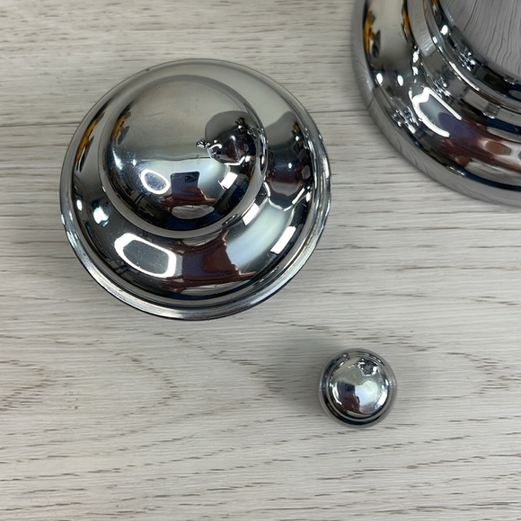 Vintage Keystone Wear Chrome Plated With Red Bakelite Handle Cocktail Shaker - Picture 10 of 13